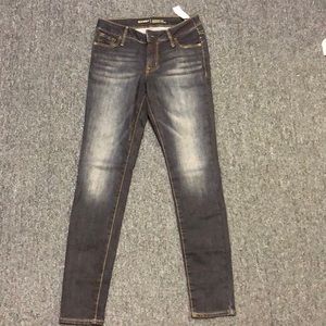 Mid-Rise Rockstar Super Skinny Jeans
